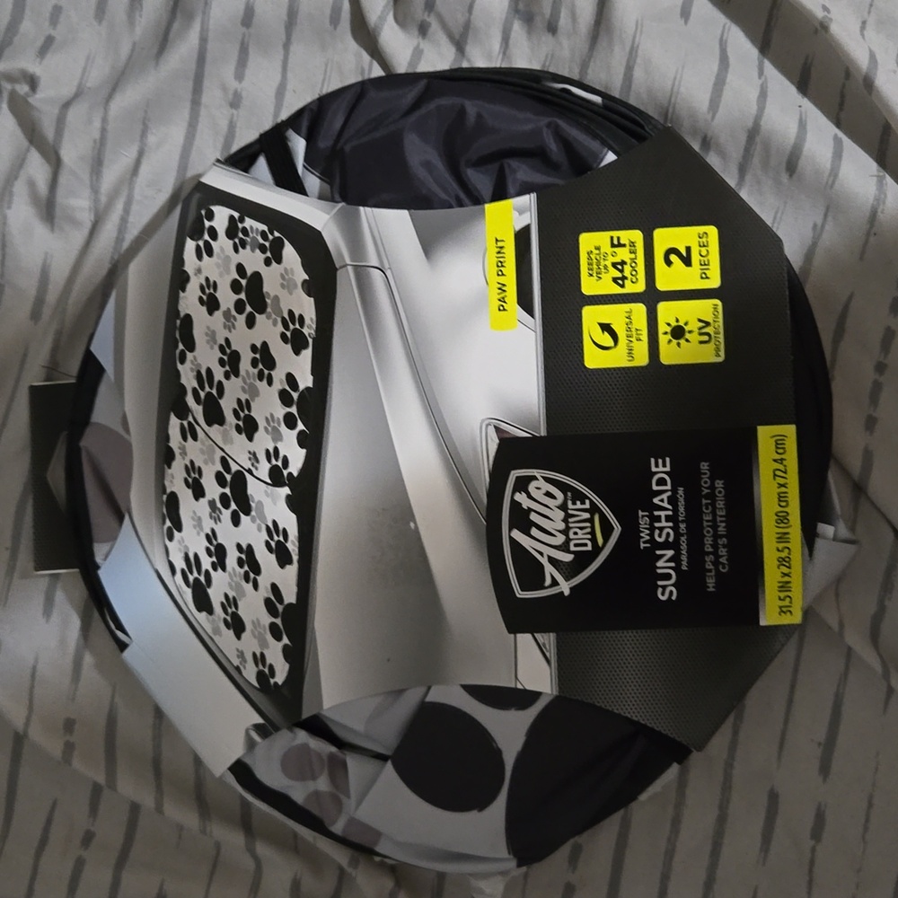 NWT Car Paw Print sunshade